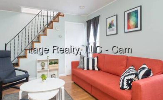 Building Photo - 256 Hurley St