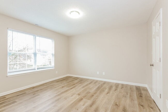 Building Photo - 914 Claiborne Ln