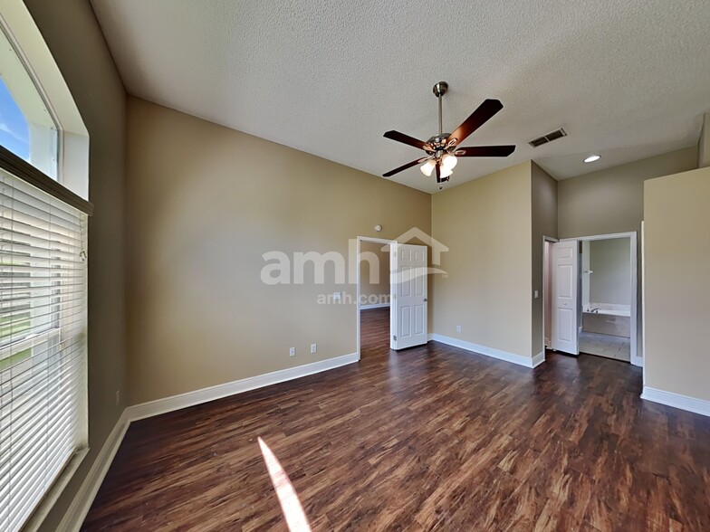 Building Photo - 3588 Foxcroft Cir