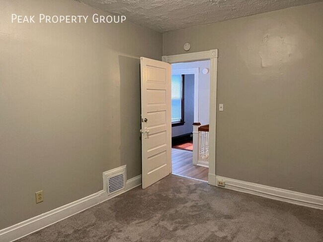 Building Photo - 2544 Vestry Ave
