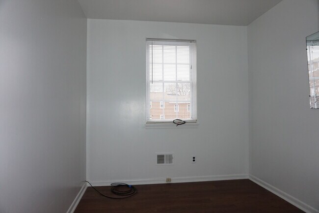Building Photo - Charming 3 Bedroom/1 Bathroom Townhome in East Baltimore, MD!