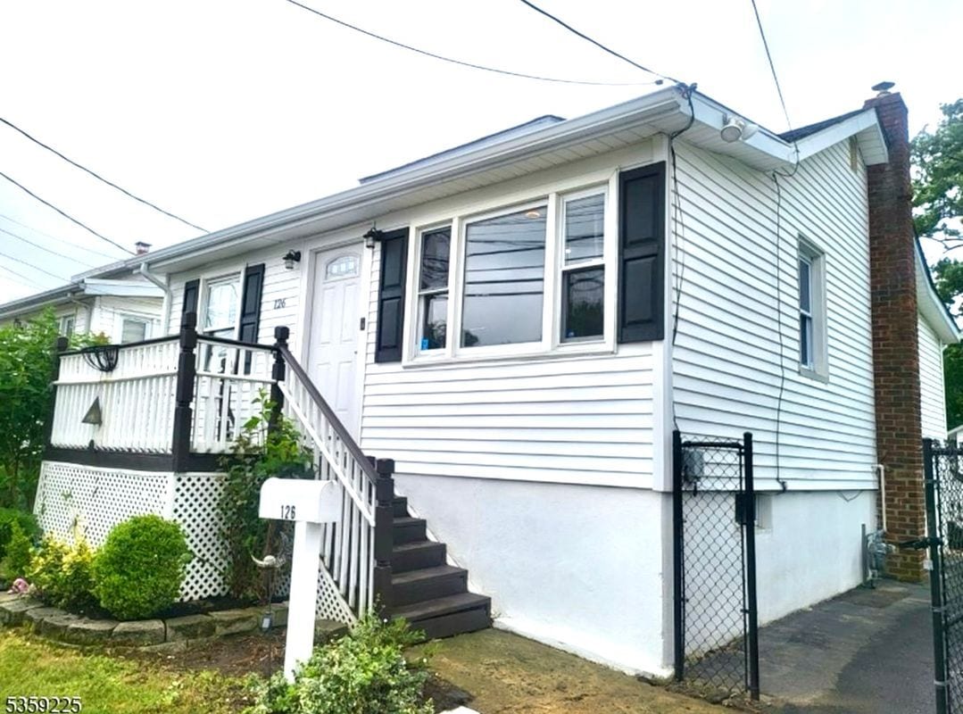 Building Photo - 126 Seabreeze Ave