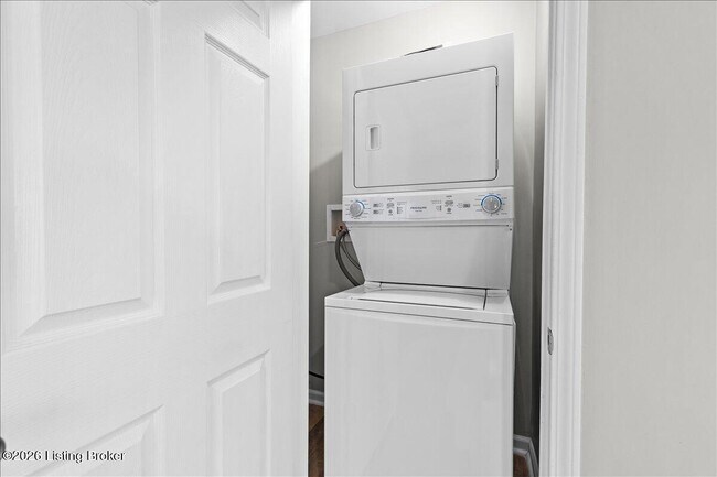 Building Photo - 1018 S 47th St