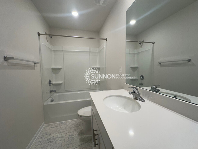 Building Photo - 4 Bedroom 2.5 Bathroom in Dallas NC
