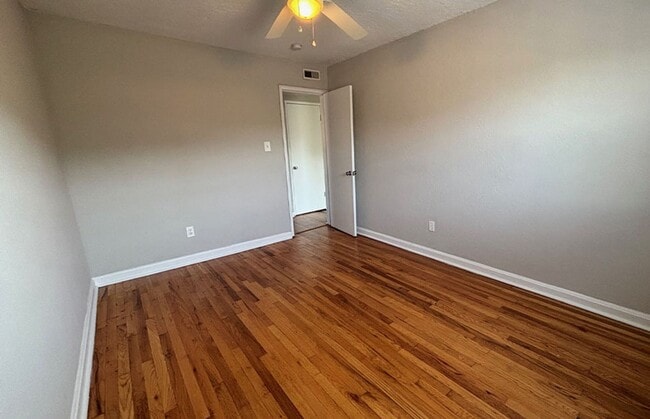 Building Photo - 596 Lowell Ave