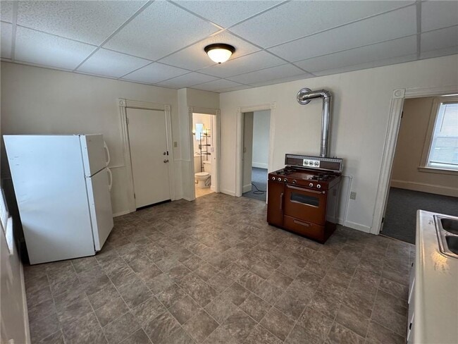 Building Photo - 115 Sweet Ave