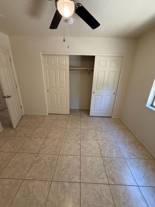 Building Photo - House For Rent