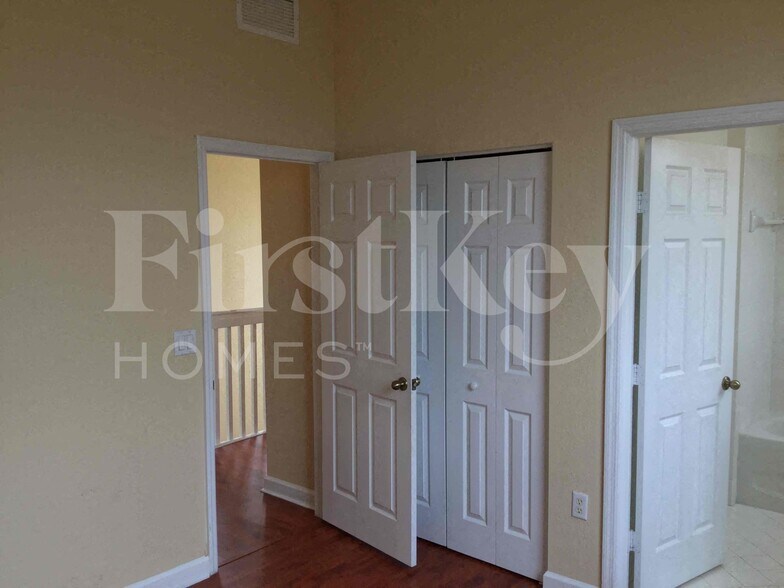 Building Photo - 1485 NE 40th Rd