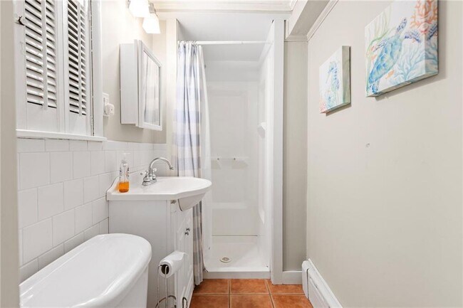 Building Photo - 132 Ruggles Ave