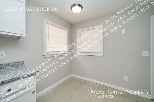 Building Photo - 1009 Broadmoor Dr