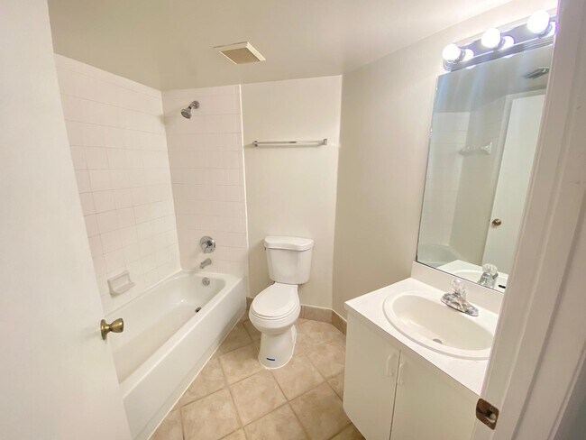 Building Photo - 4155 N Haverhill Rd