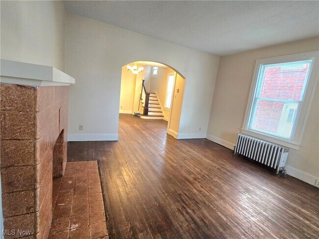 Building Photo - 1617 Maple Ave