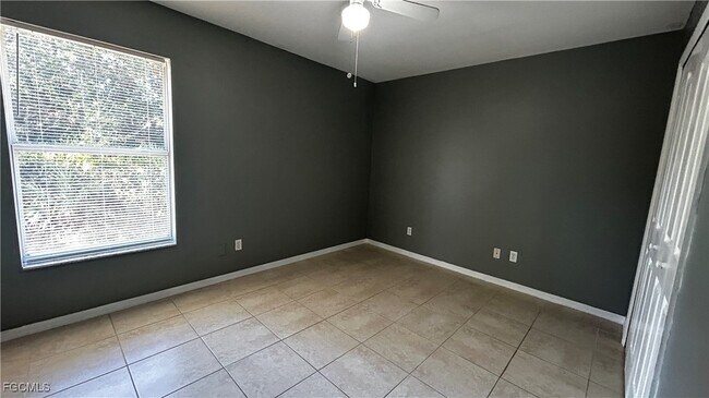 Building Photo - 2811 40th St SW