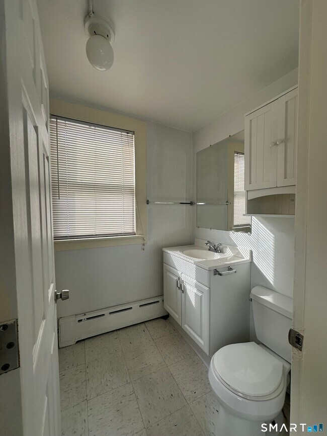 Building Photo - 28 George St