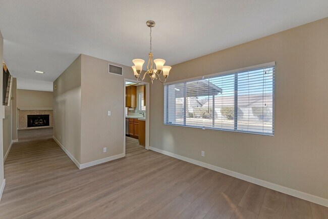 Building Photo - 3158 Laurel Ave