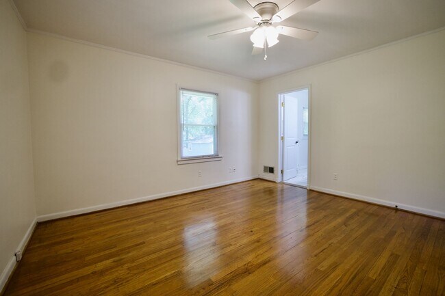 Building Photo - 656 E Samford Ave