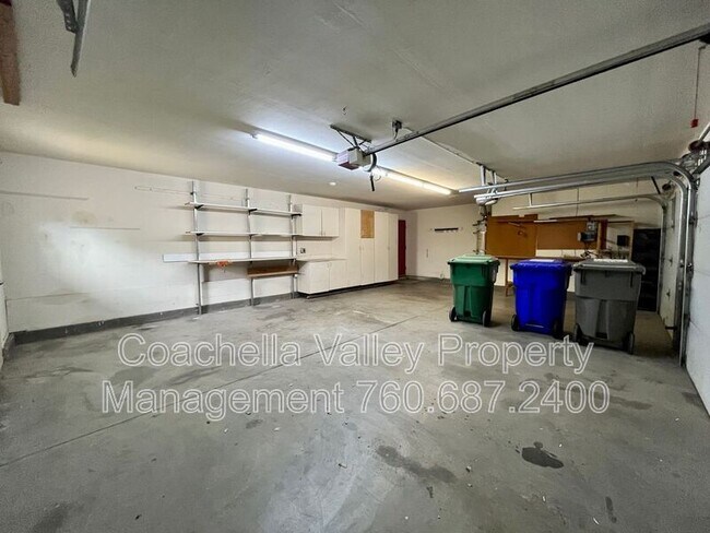 Building Photo - 40120 Sagewood Dr