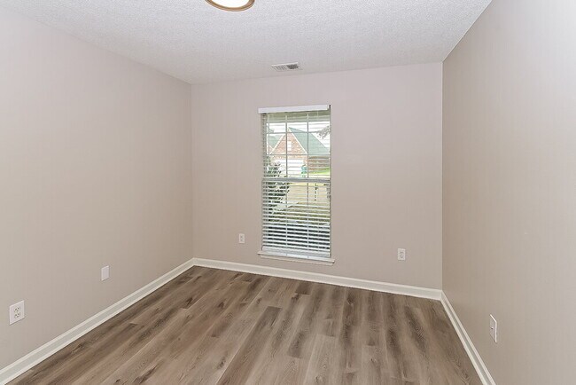 Building Photo - 5870 Tommy Joe Dr