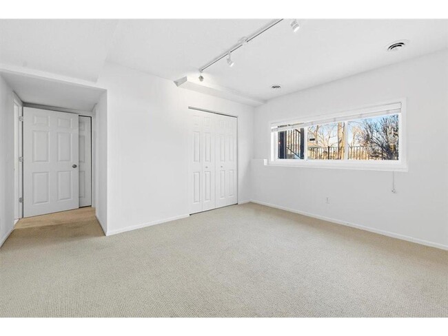 Building Photo - 325 W River Pkwy