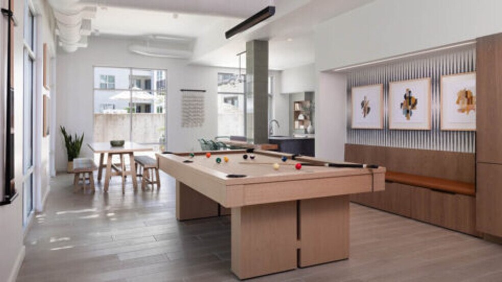 Building Photo - 3200 Palm Way