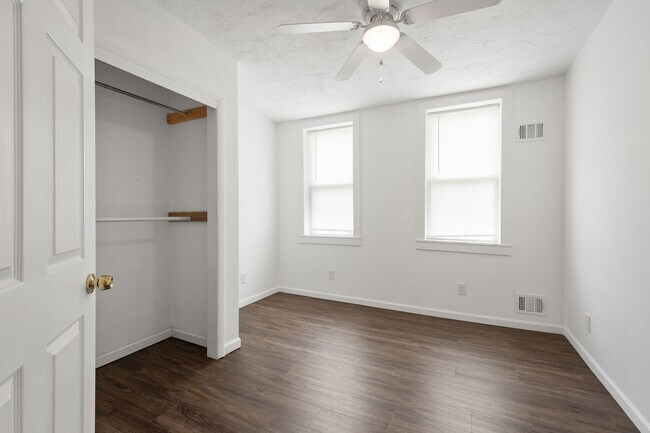 Building Photo - Stunning 3 bed, 2.5 bath home in McKees Rocks available October 1!