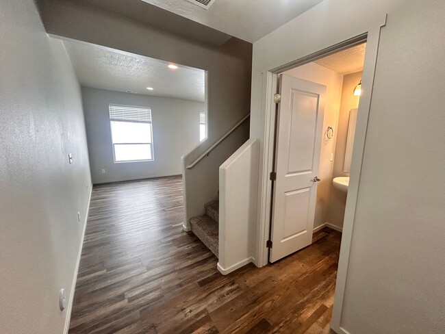 Building Photo - Stunning 3 Bed, 2.5 Bath Home in Spokane Valley!