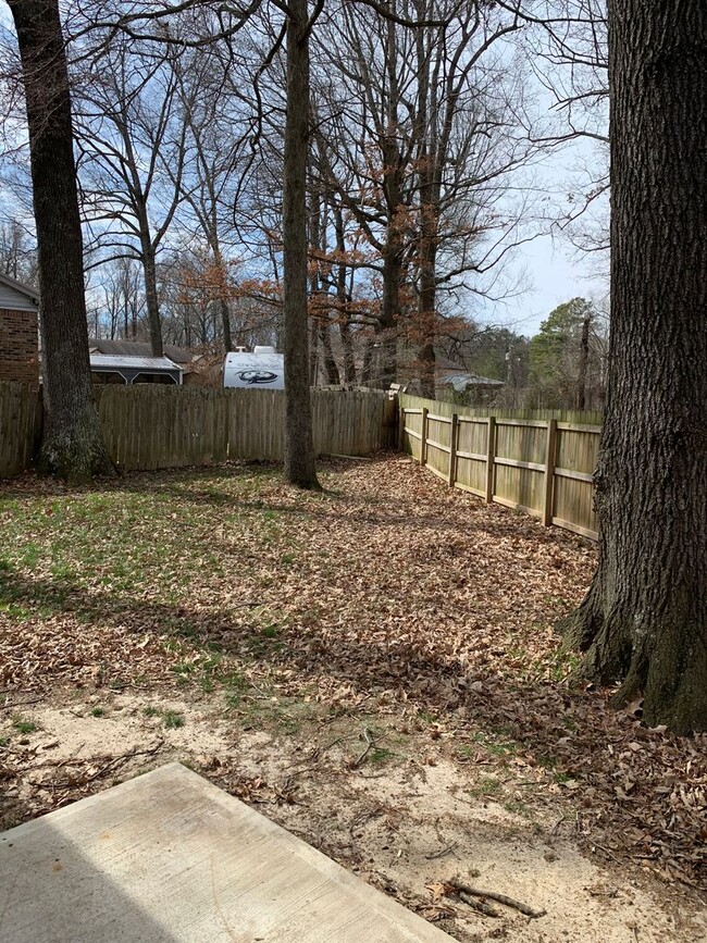 Building Photo - 2Bed 1 Bath Fenced Backyard!