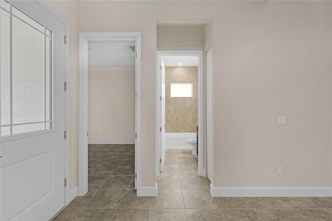 Building Photo - 14989 RedCove Pl