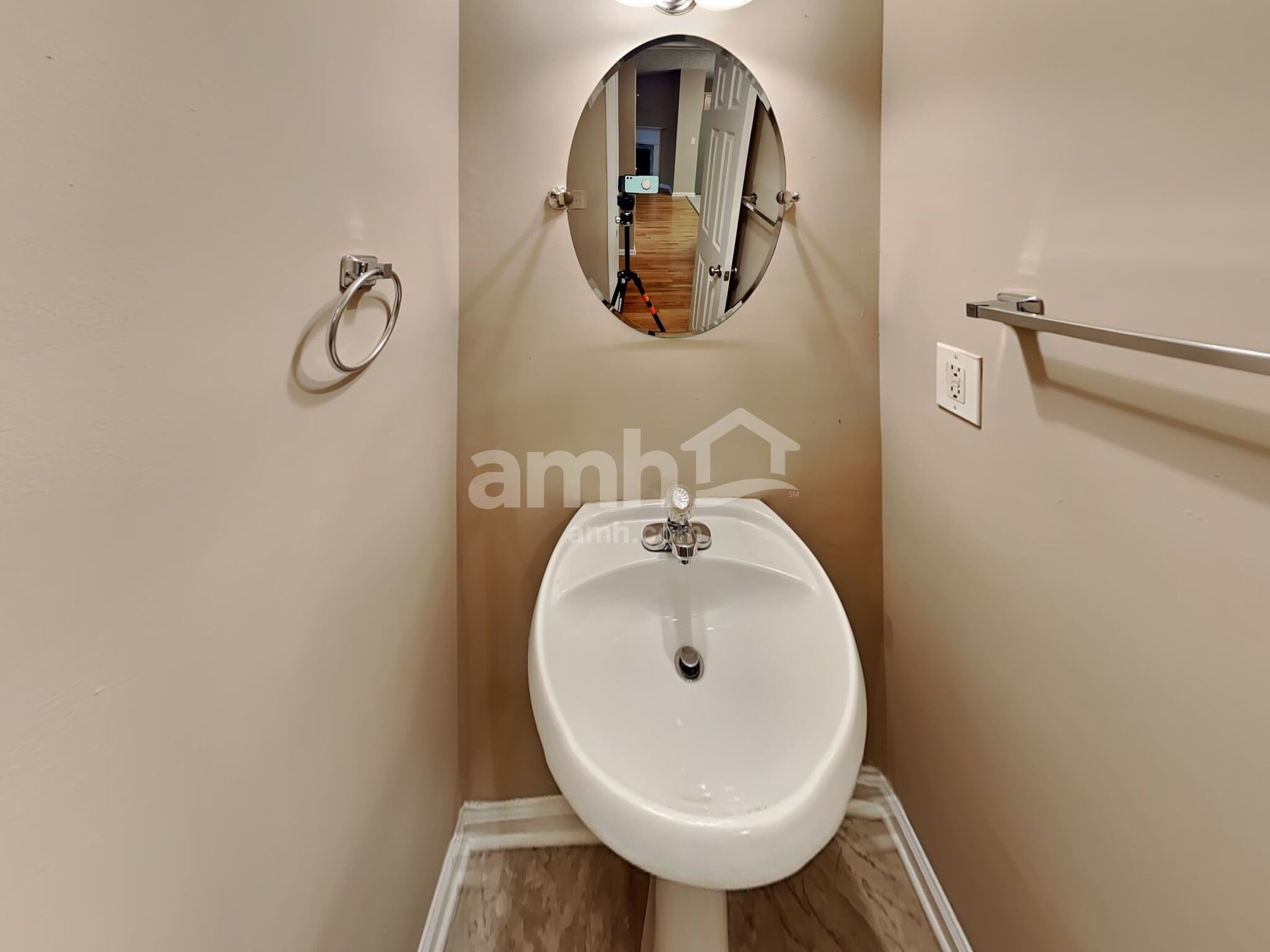 Building Photo - 2376 Rimmele Dr