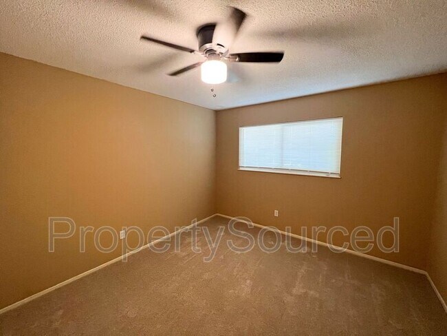 Building Photo - 320 E Granada Way