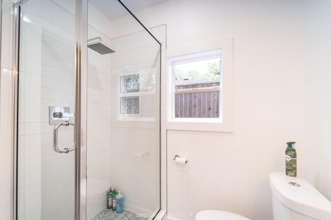 Building Photo - AUGUST PRE-LEASE! ADORABLE 3 bedroom!