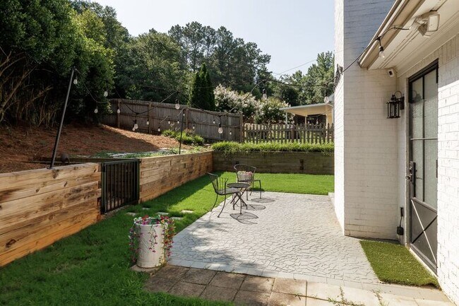 Building Photo - 112 Lucy Ln