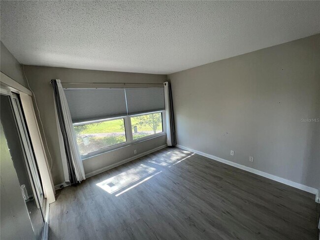 Building Photo - 6180 Sun Blvd