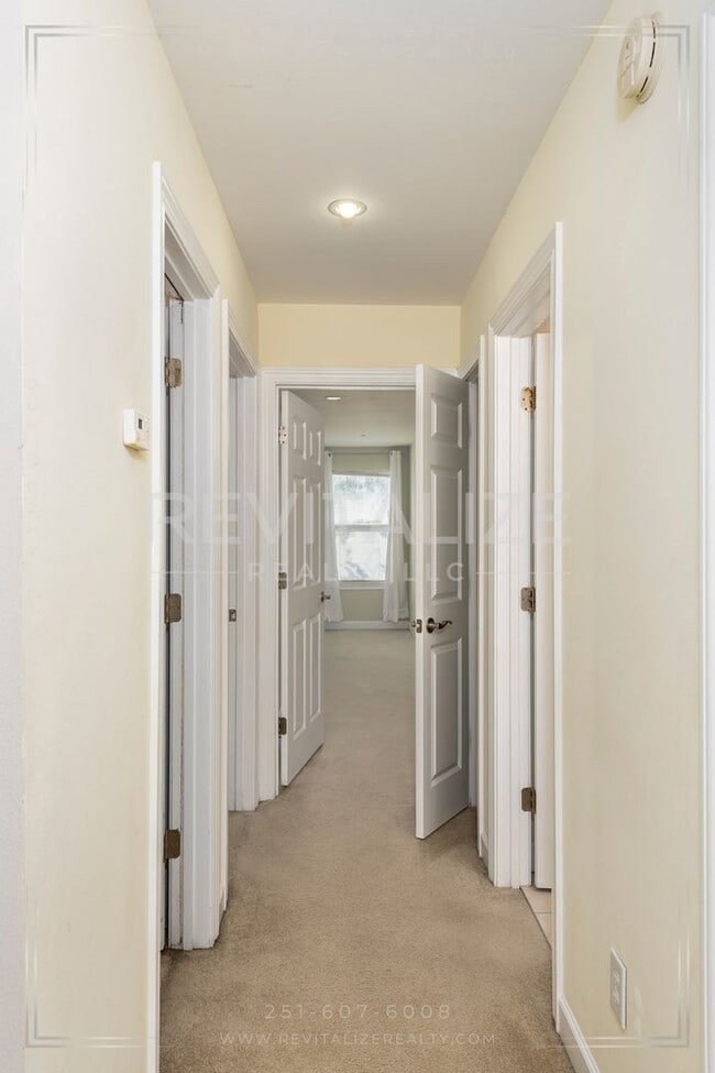 Building Photo - 3 Bed 3 Bath Townhome in West Mobile