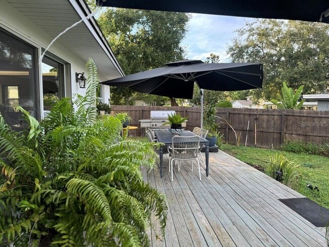 Building Photo - 1815 Barker Dr