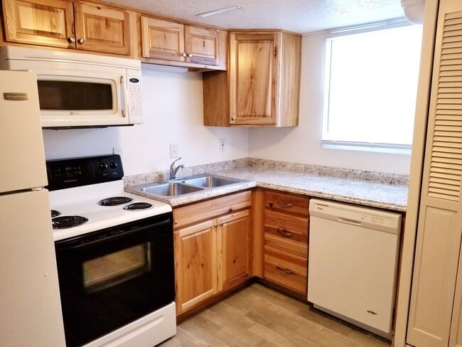 Building Photo - 85 Princeton Ave