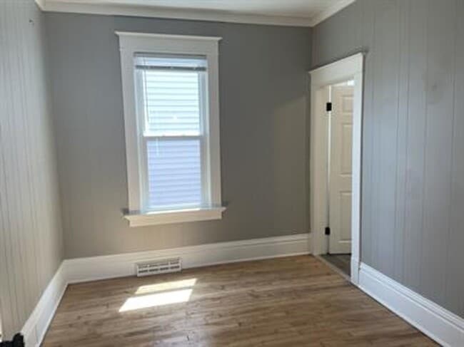 Building Photo - 312 Broad St