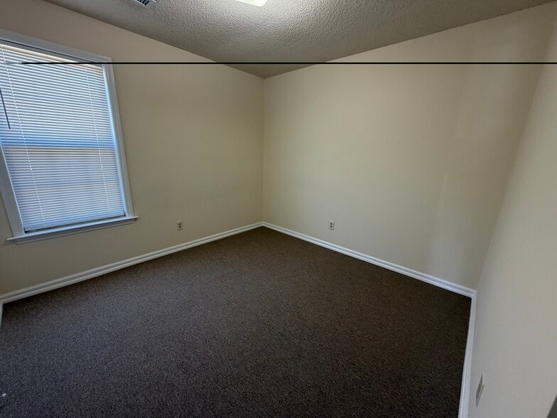 Building Photo - 2139 Barefoot Park Ln SW