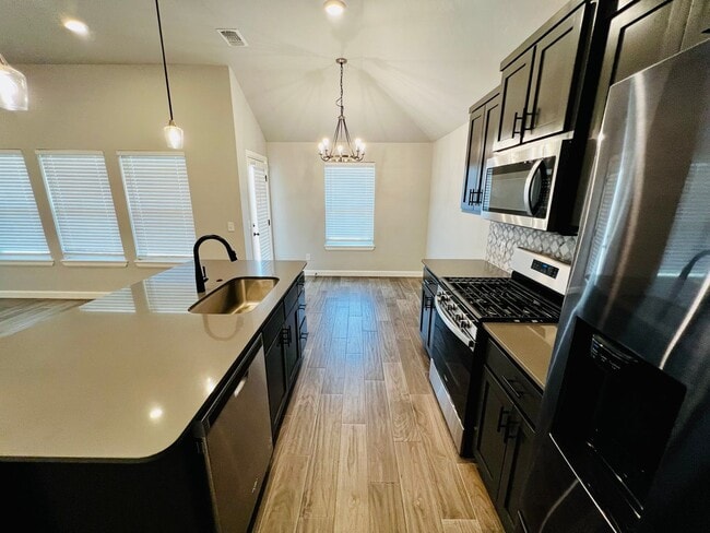 Building Photo - Beautiful 3BD 2BA Located in Edmond's Valencia NW 187th Addition!!