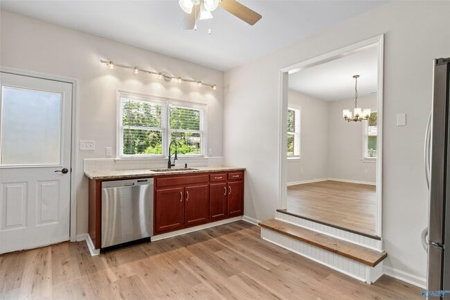 Building Photo - 285 Ruby Dr