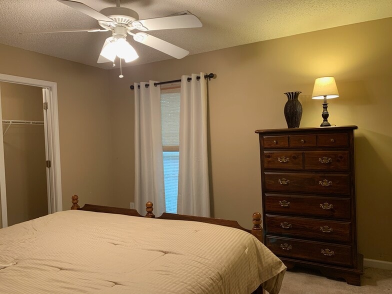 King Sized Bedroom - 423 N Donahue Dr
