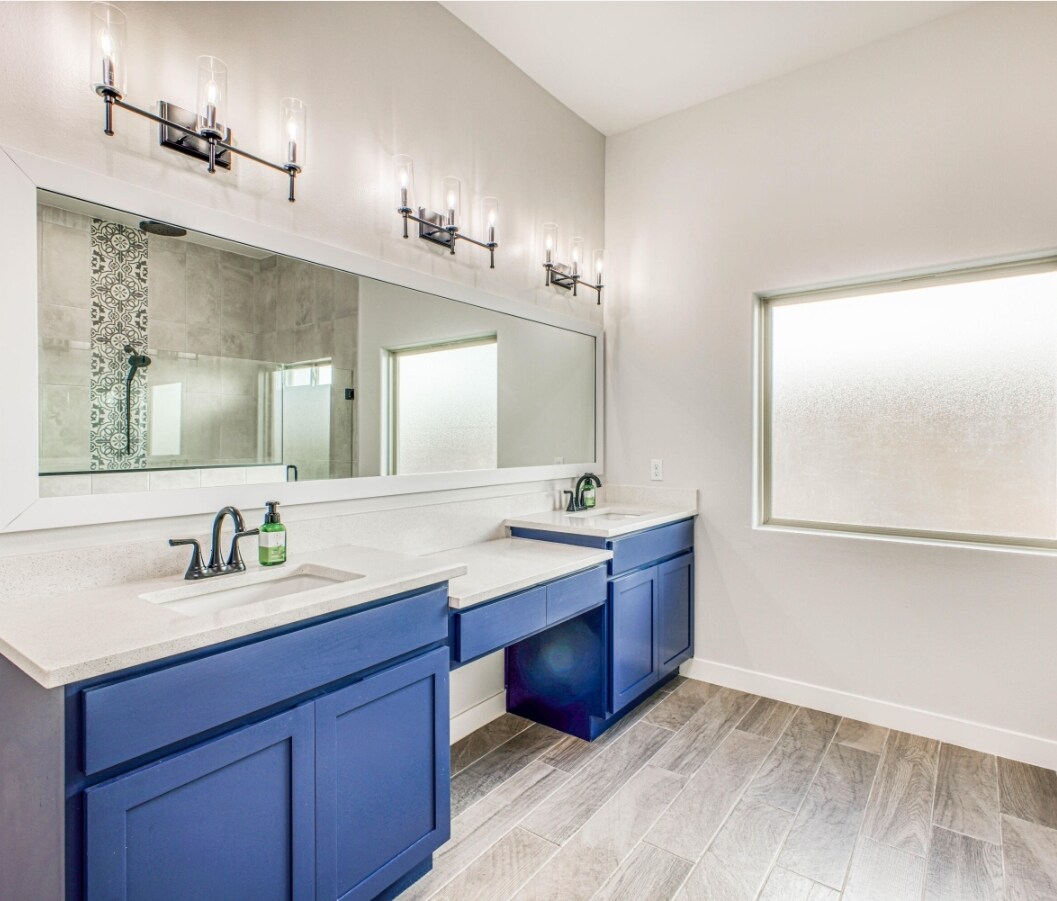 Main bathroom - 309 Blue Valley Dr