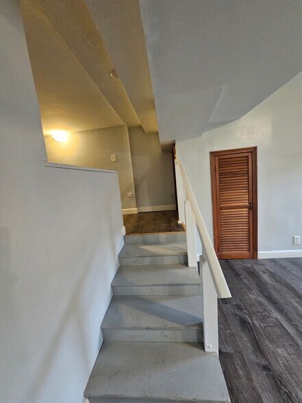 Building Photo - 505 Lakeside Rd