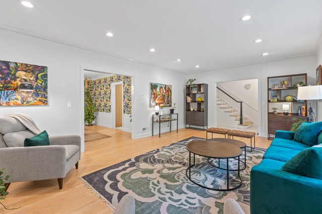 Building Photo - 9526 Lawndale Ave