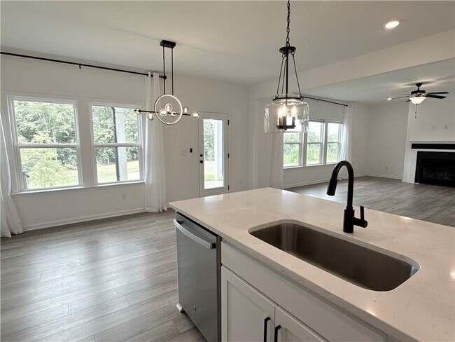 Building Photo - 207 Foxhill Dr