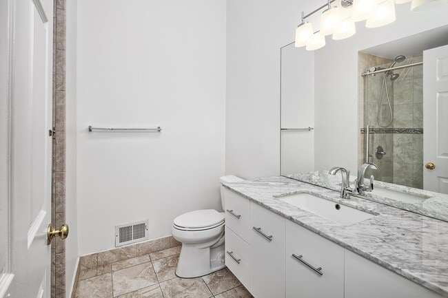 Building Photo - 326 Midland Ct