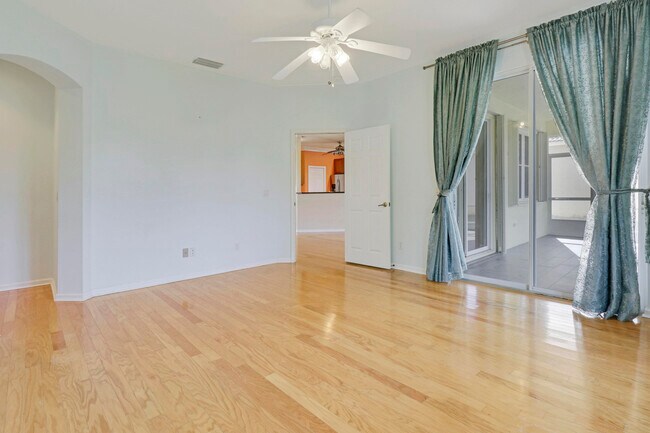 Building Photo - 595 Waverly Cir