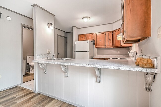 Building Photo - 252 Wildwood Dr