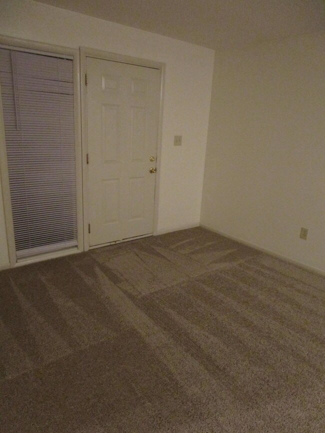 Building Photo - 6180 Circle Dr