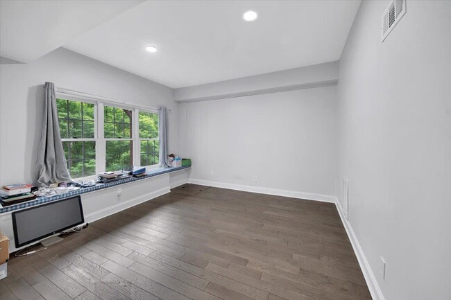 Building Photo - 47 Bell Hollow Ln